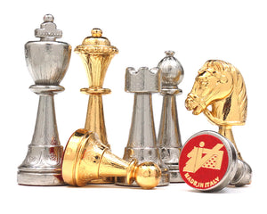 Les pièces d'échecs italiennes plaquées or et argent de Messine